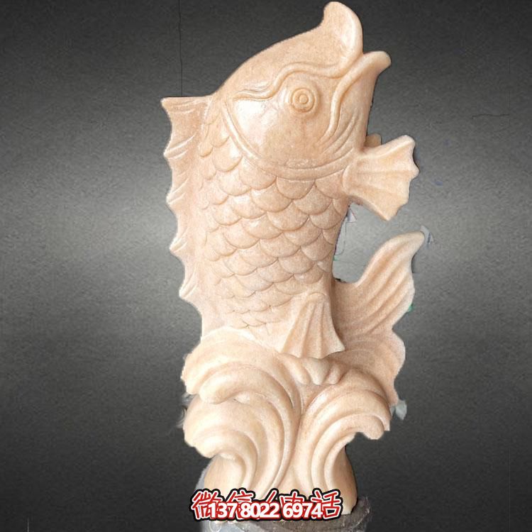 集大理石石雕、水景擺件、鯉魚雕塑于一體的精美藝術(shù)品