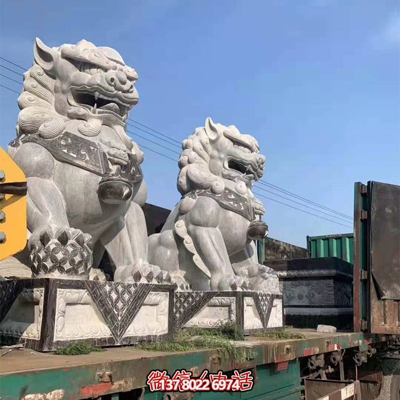 青石制大型仿真獅子雕塑，為鎮(zhèn)宅增添獨特魅力