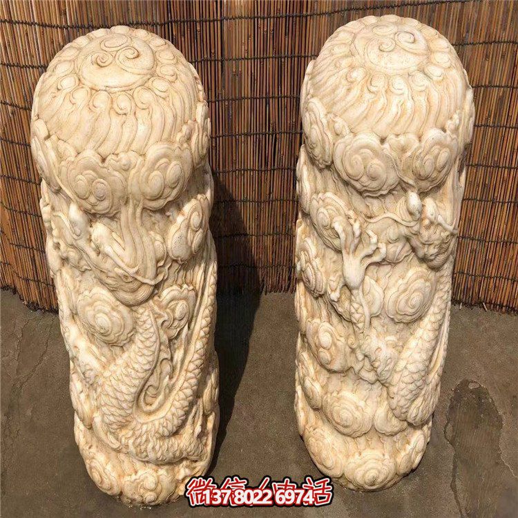 精美石柱浮雕擺件，添上龍庭院門口的濃濃文化氣息