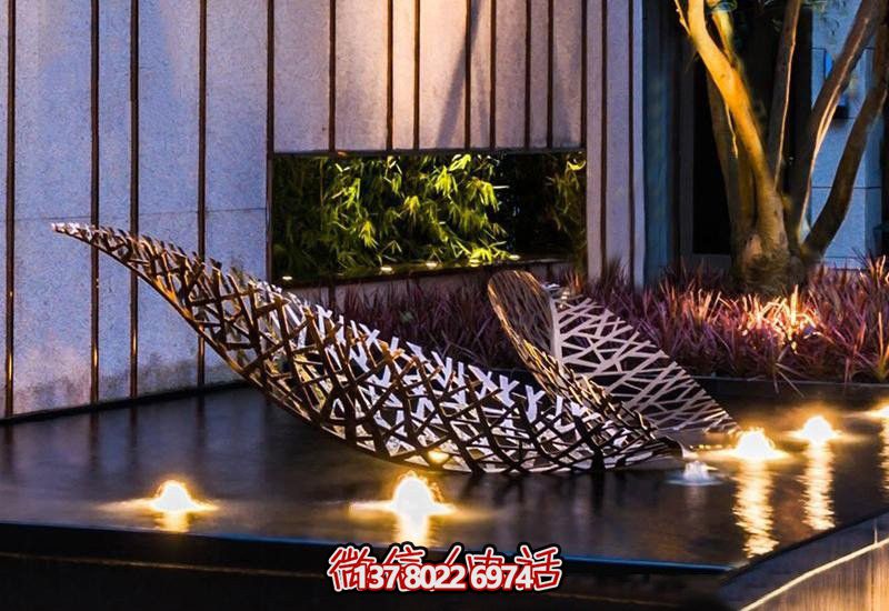 不銹鋼樹葉鏤空雕塑，給戶外和酒店環(huán)境帶來優(yōu)雅氣息