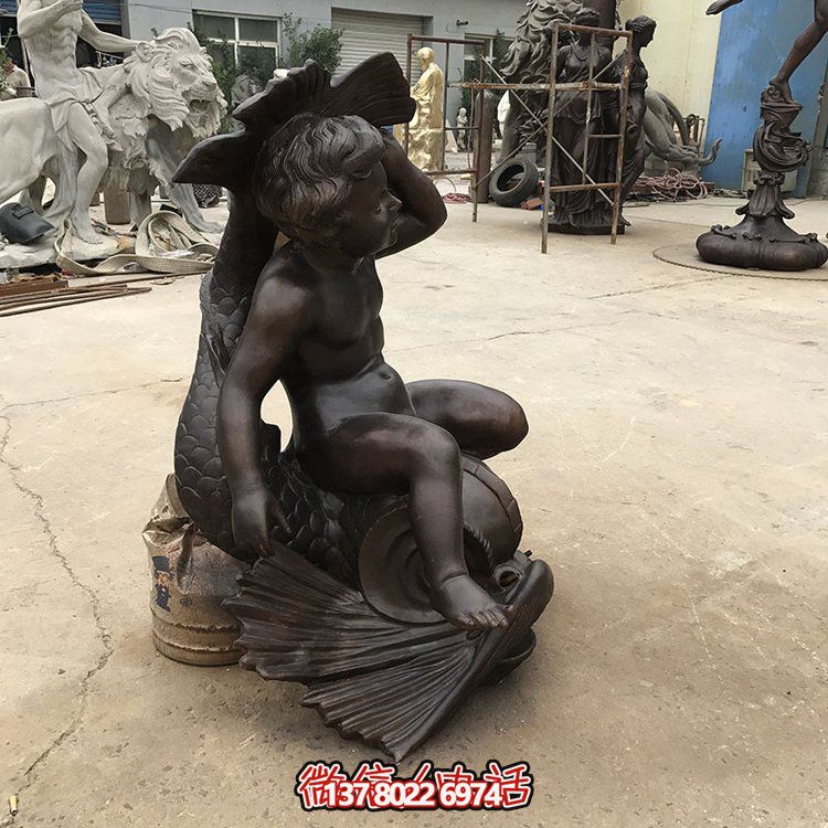 創(chuàng)意銅雕魚(yú)坐椅，讓兒童享受景觀之美