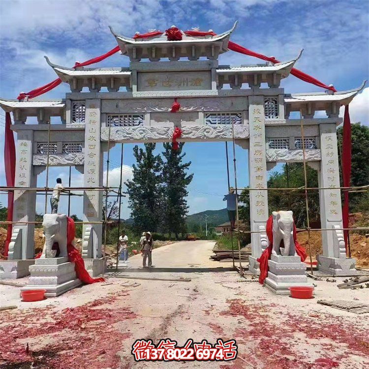 集道路四柱、花崗巖、花崗石雕和牌樓于一體的精美絕倫藝術(shù)品