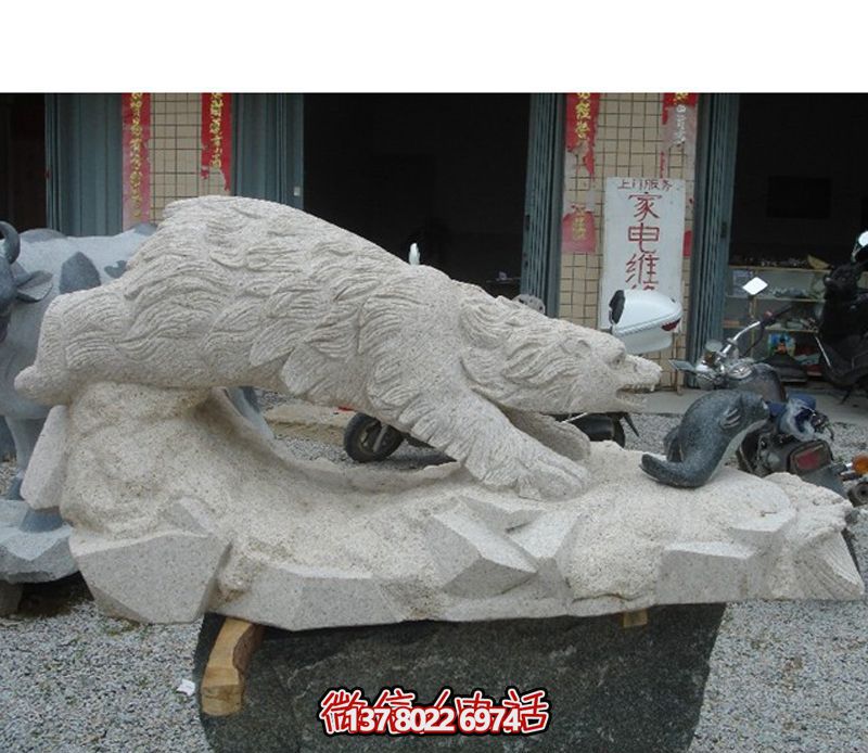 北極熊玻璃鋼雕塑，讓街道邊擺放創(chuàng)意爬行玻璃