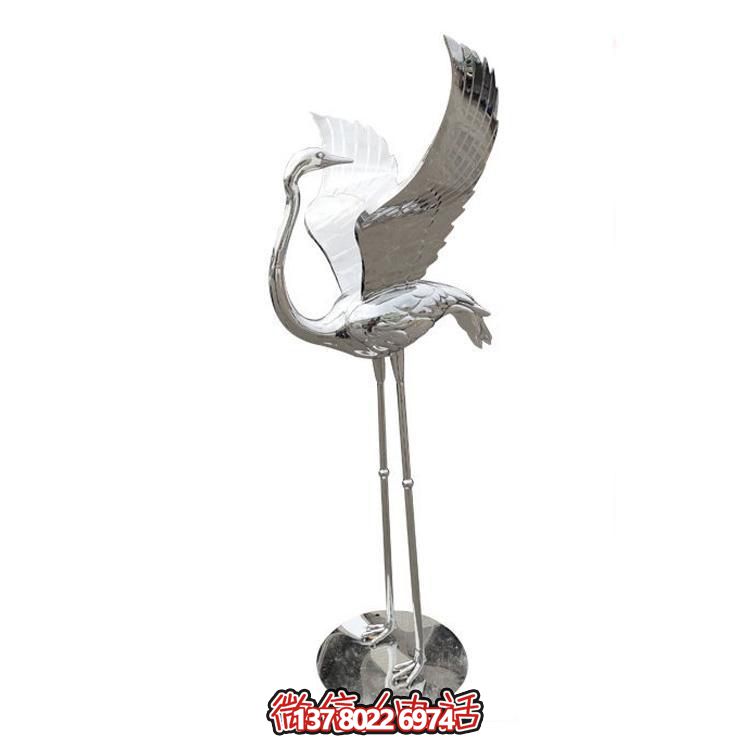 鏡面不銹鋼仙鶴雕塑，質(zhì)樸自然，展翅回頭