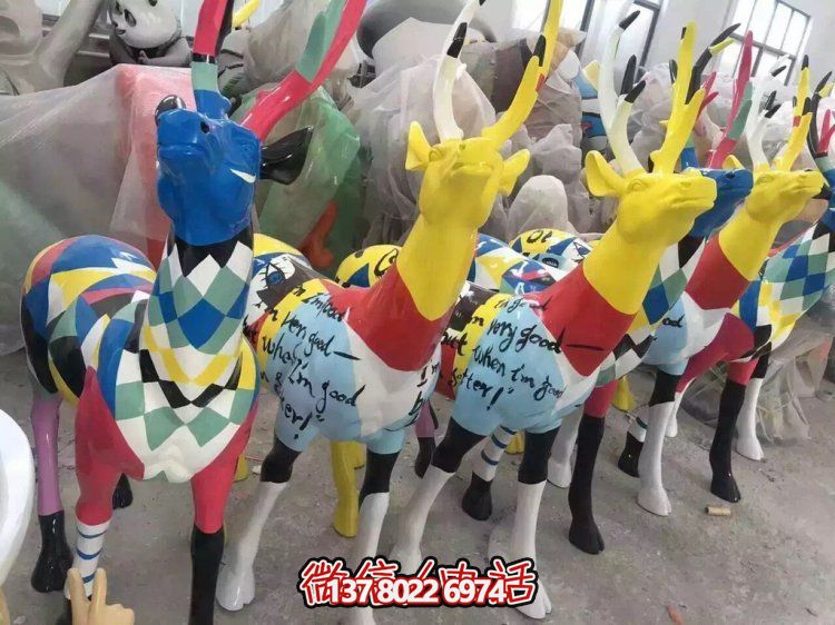 彩繪玻璃鋼鹿雕塑，商場、兒童樂園風(fēng)格擺件