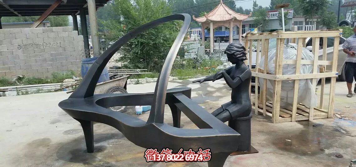 戶(hù)外園林一位彈鋼琴表演的石雕鋼琴雕塑 戶(hù)外園林一位彈鋼琴表演的石雕鋼琴雕塑